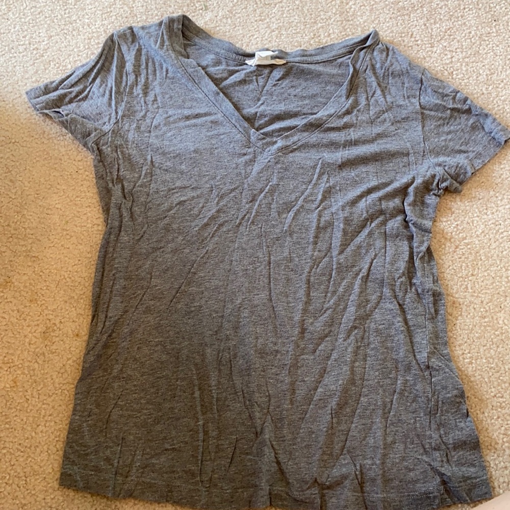 grey tee